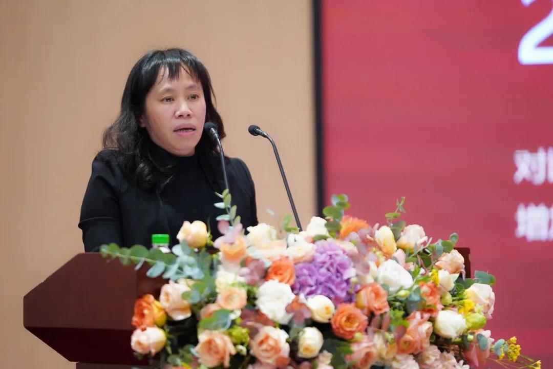  新明珠集團董事、副總裁、經營管理中心主任梁旺娟